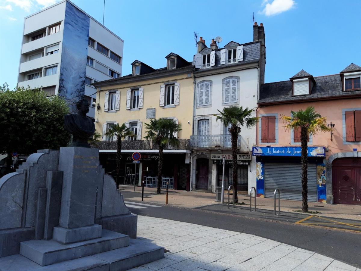 Appartement Hypercentre Tarbes - 2 Grandes Chambres Exterior photo